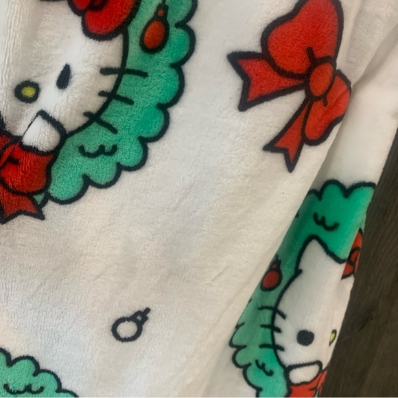 New Hello Kitty Christmas Red Bow Wreath Plush 60 x 90 Throw Blanket With Tag - Picture 4 of 6